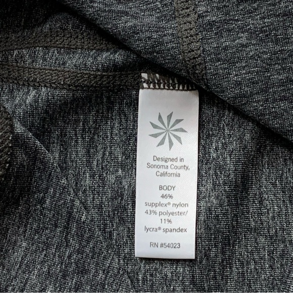 Athleta Black Heather Gray Revelation Capri Leggings Size Medium - Picture 7 of 12